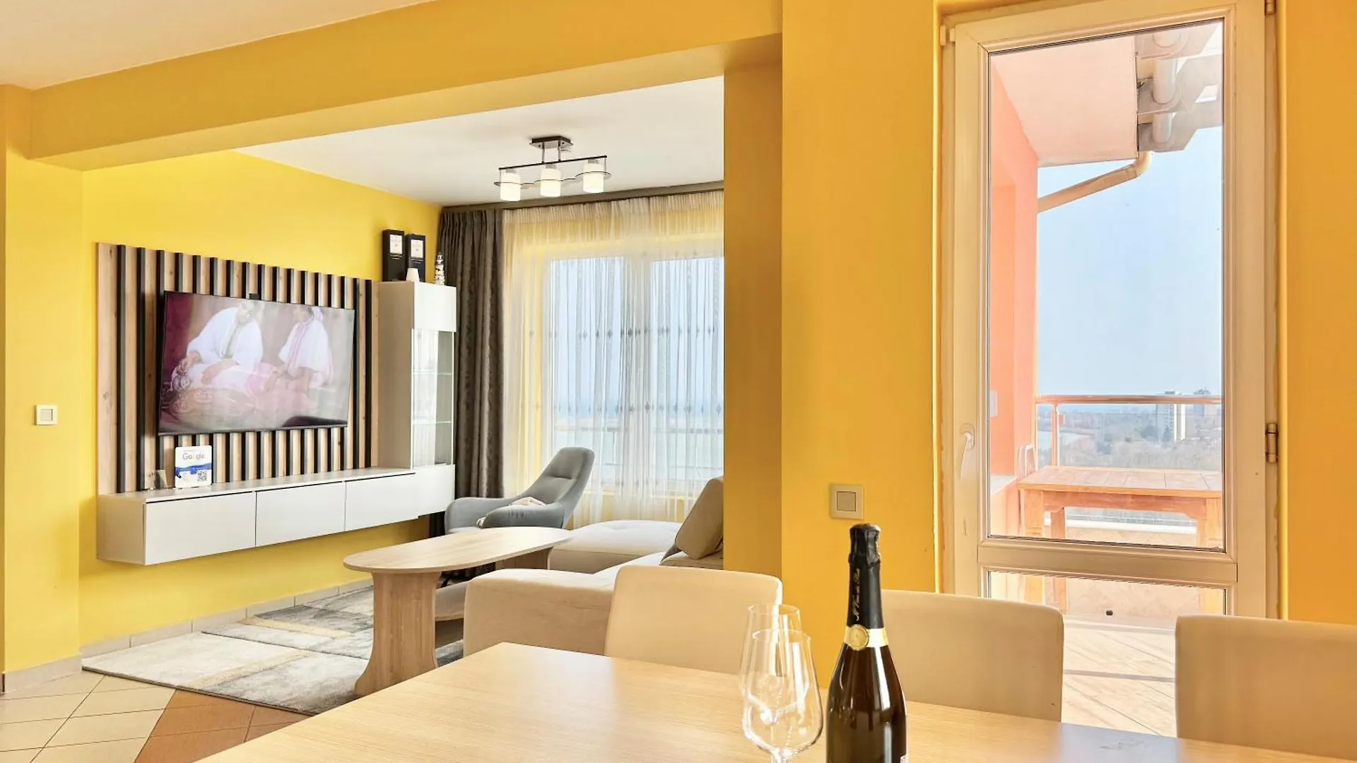 Apartamento Seasky Smarthome Penthouse For 6 Guests With Private Parking 5 Minutes Аway From Central Beach Burgas And City Centre