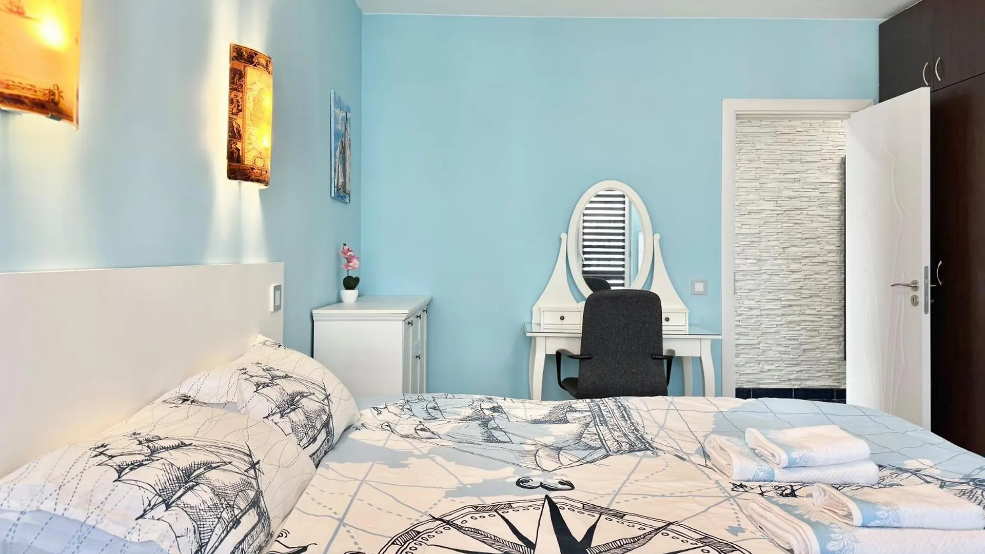 Apartamento Seasky Smarthome Penthouse For 6 Guests With Private Parking 5 Minutes Аway From Central Beach Burgas And City Centre Bulgaria